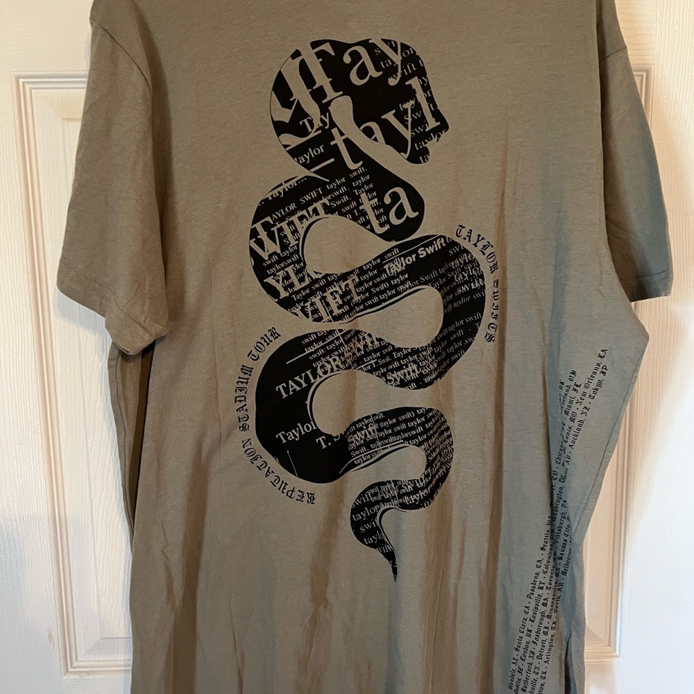 Taylor Swift Reputation army green tour shirt
